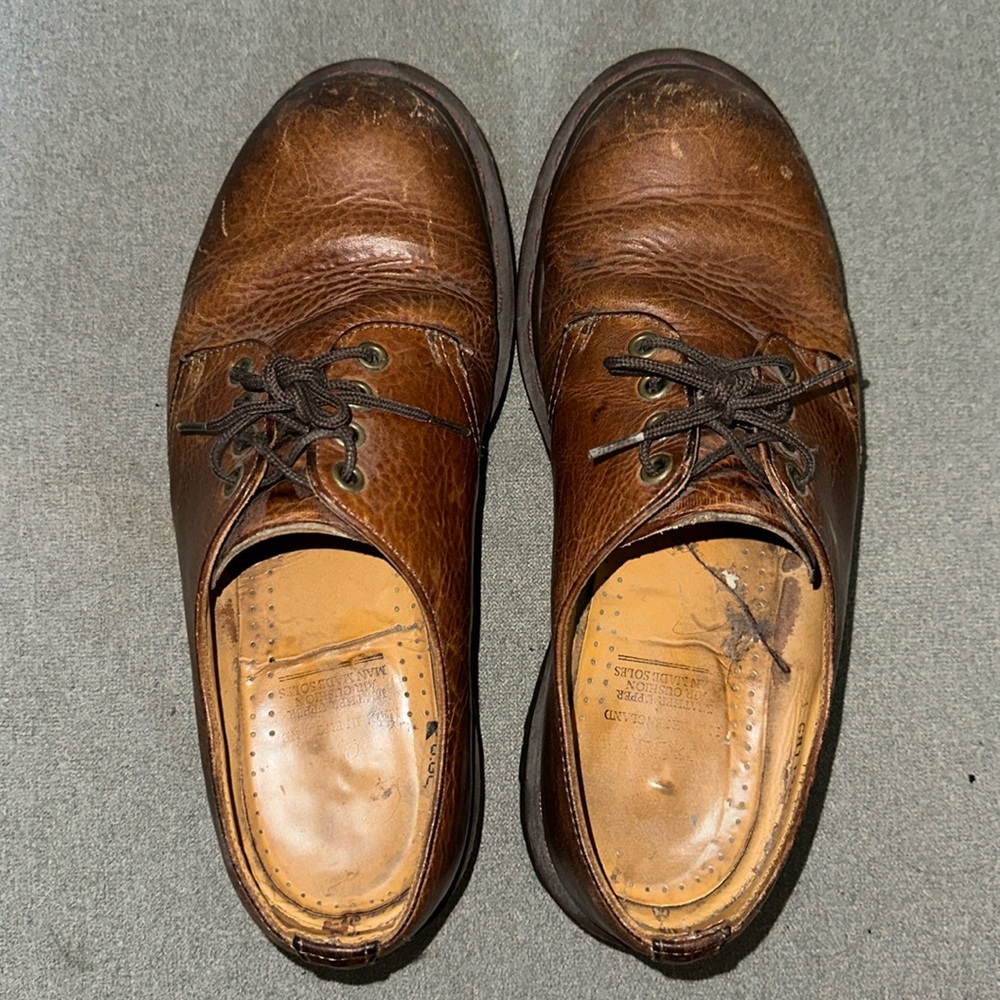 DOC MARTENS mens shoe in brown size 8